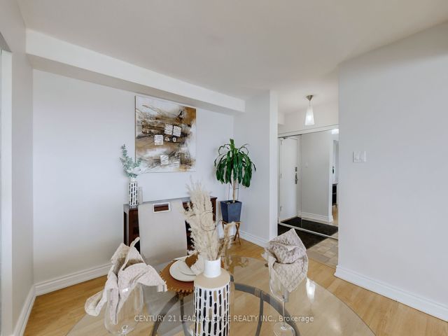 807 - 1360 York Mills Rd