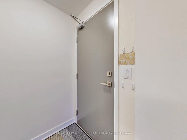 910 - 17 Dundonald St