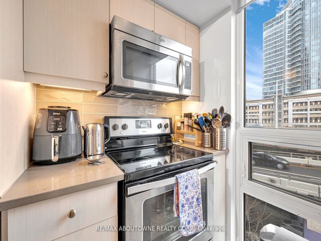 508 - 25 Lower Simcoe St