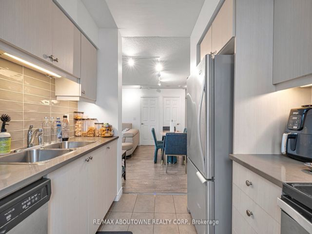 508 - 25 Lower Simcoe St
