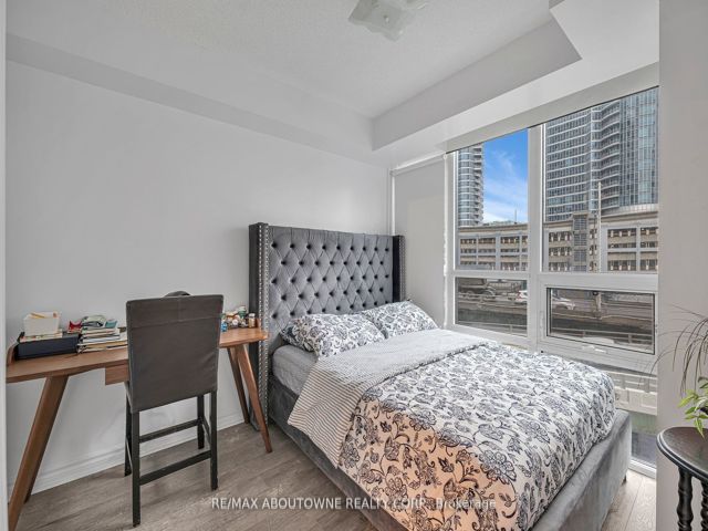 508 - 25 Lower Simcoe St