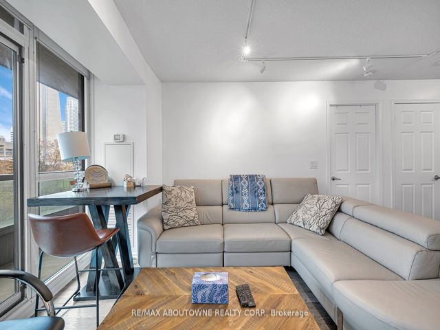 508 - 25 Lower Simcoe St