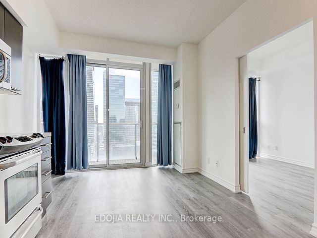 2809 - 126 Simcoe St