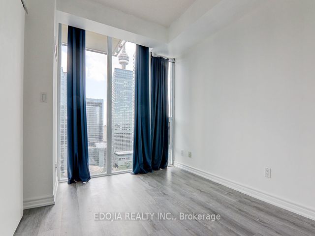 2809 - 126 Simcoe St