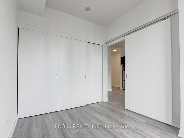 2809 - 126 Simcoe St