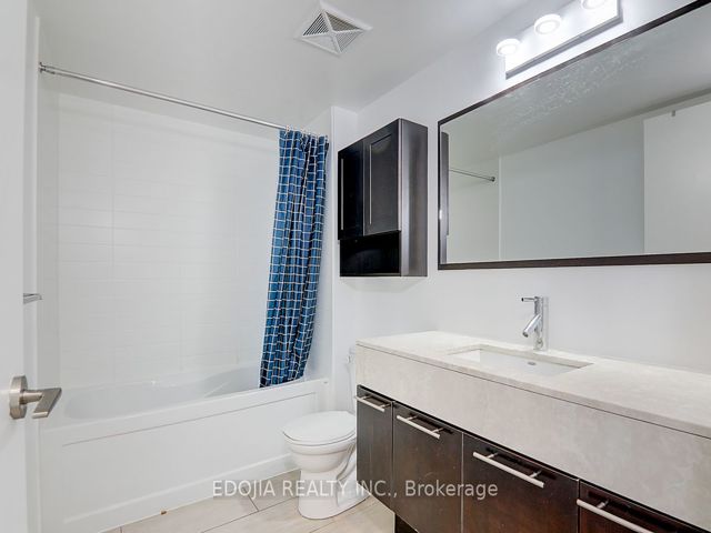 2809 - 126 Simcoe St