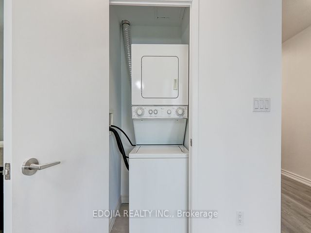 2809 - 126 Simcoe St