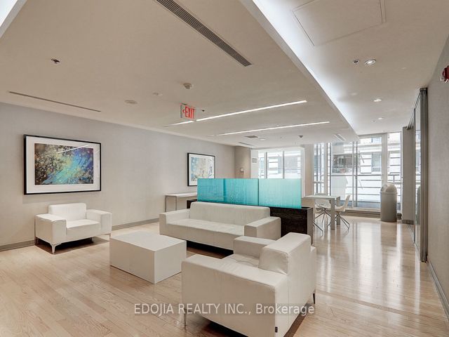 2809 - 126 Simcoe St