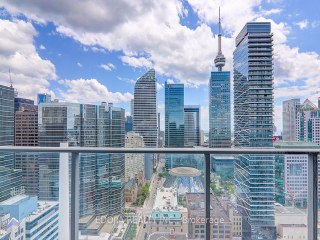 2809 - 126 Simcoe St