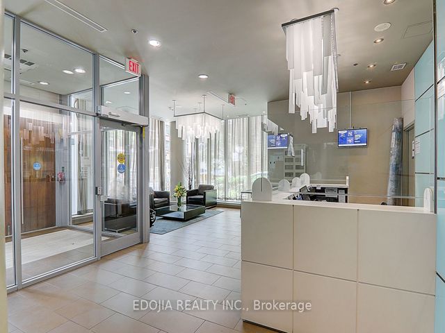 2809 - 126 Simcoe St
