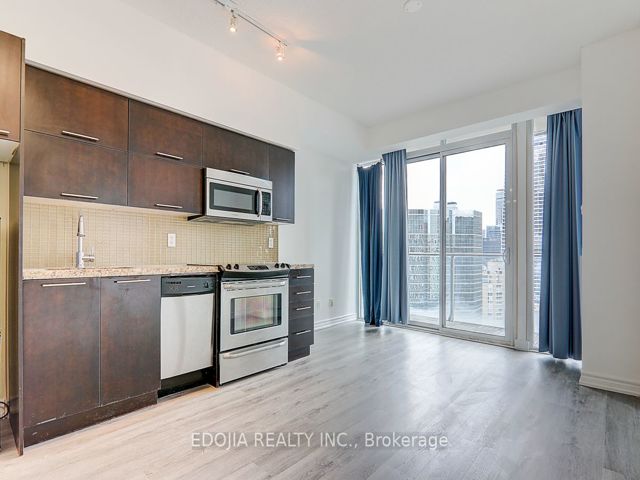 2809 - 126 Simcoe St