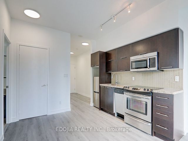 2809 - 126 Simcoe St