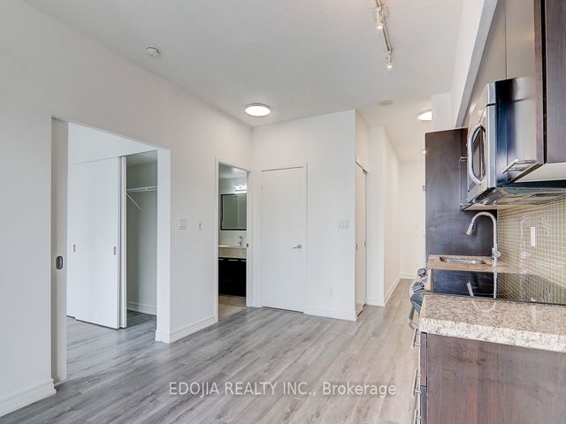 2809 - 126 Simcoe St
