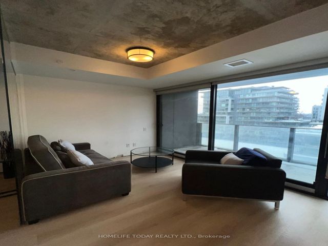 1118 - 629 King St W