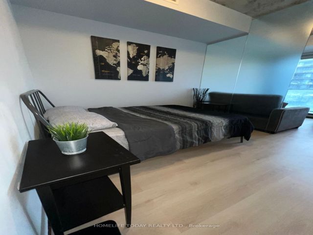 1118 - 629 King St W