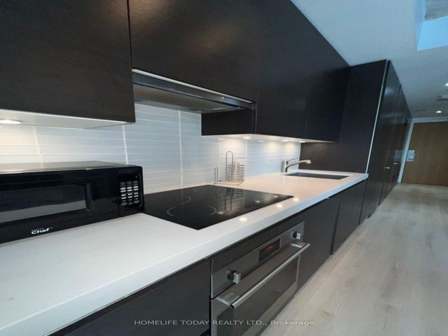 1118 - 629 King St W