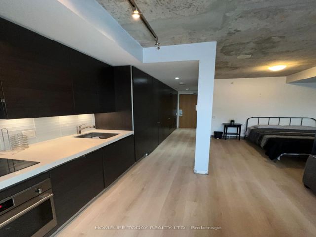 1118 - 629 King St W