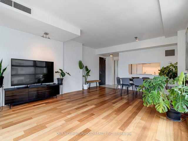 2705 - 50 Lombard St