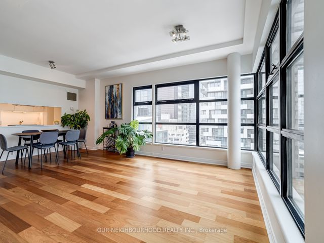2705 - 50 Lombard St