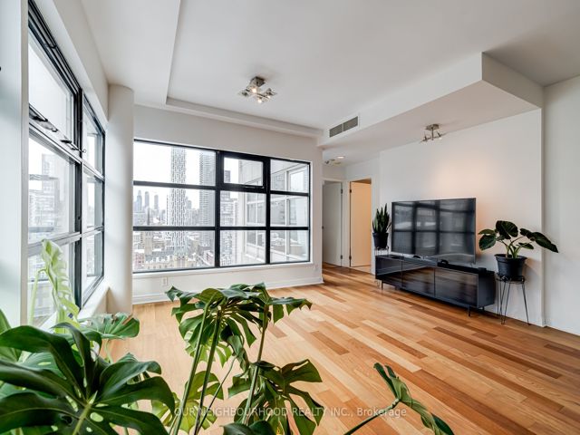 2705 - 50 Lombard St