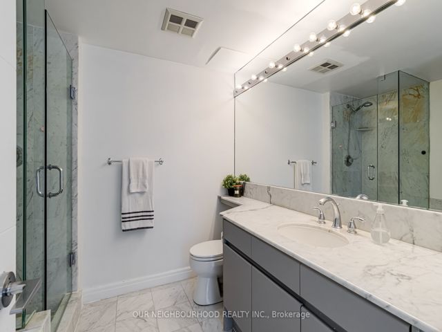 2705 - 50 Lombard St