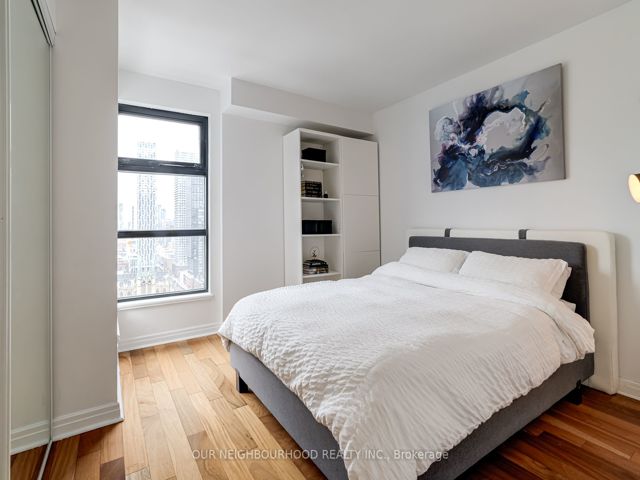 2705 - 50 Lombard St