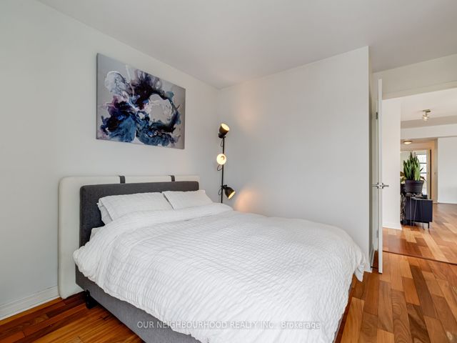 2705 - 50 Lombard St
