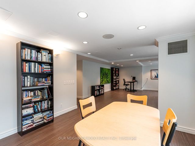2705 - 50 Lombard St