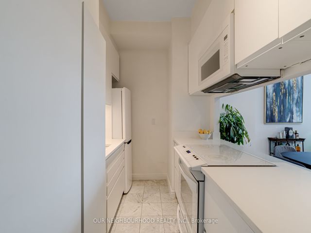 2705 - 50 Lombard St