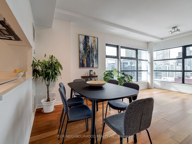 2705 - 50 Lombard St