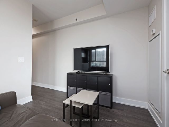 1212 - 318 Richmond St