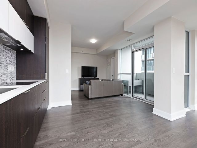 1212 - 318 Richmond St