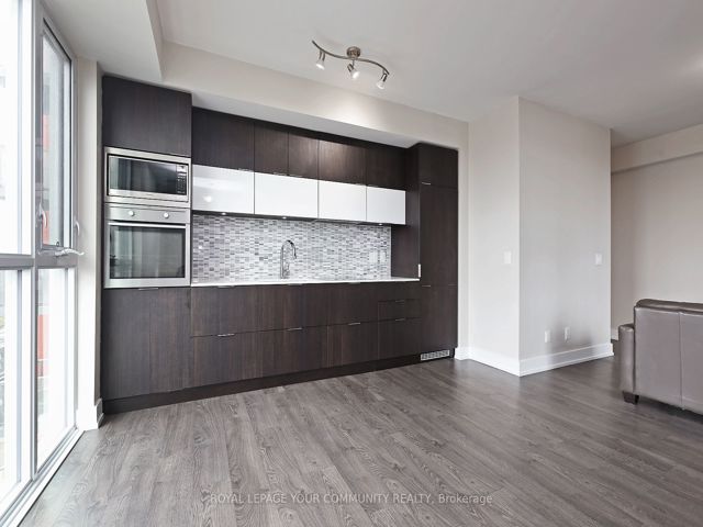 1212 - 318 Richmond St