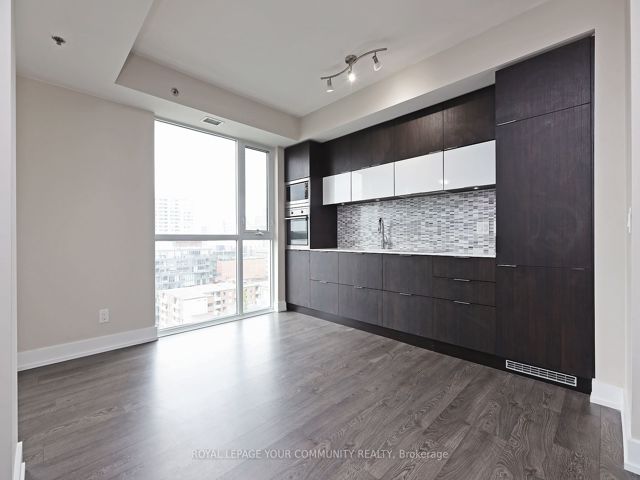 1212 - 318 Richmond St