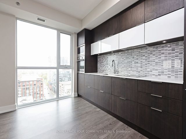 1212 - 318 Richmond St