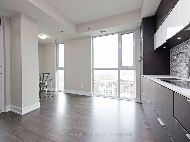 1212 - 318 Richmond St