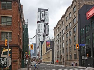 1212 - 318 Richmond St