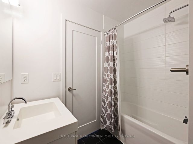 1212 - 318 Richmond St
