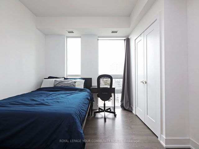 1212 - 318 Richmond St