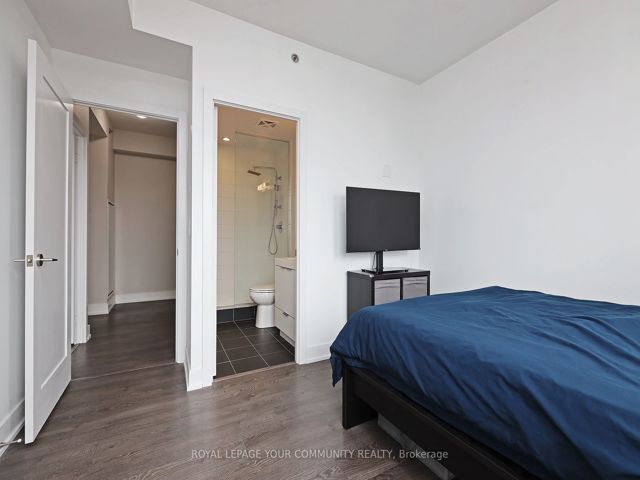 1212 - 318 Richmond St