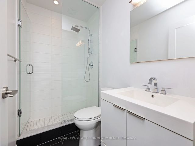 1212 - 318 Richmond St