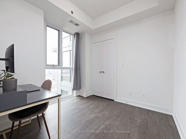 1212 - 318 Richmond St