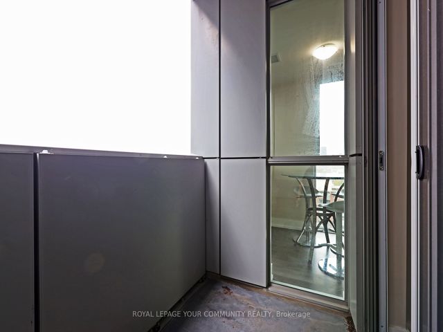 1212 - 318 Richmond St