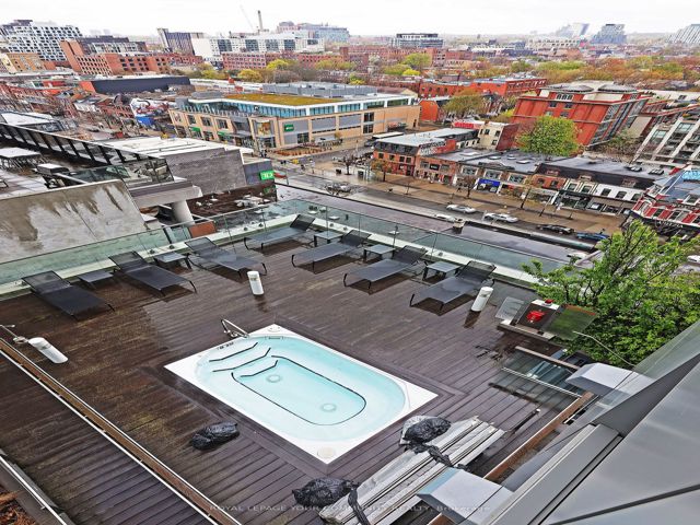 1212 - 318 Richmond St