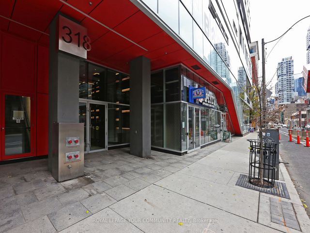 1212 - 318 Richmond St