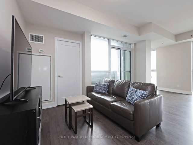 1212 - 318 Richmond St