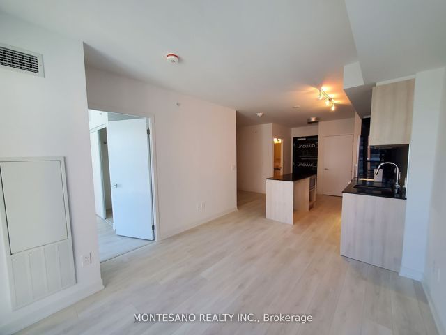 556 - 31 Tippett Rd W