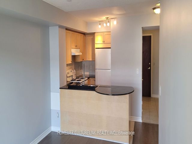 305 - 18 Kenaston Gdns