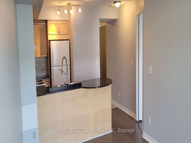 305 - 18 Kenaston Gdns