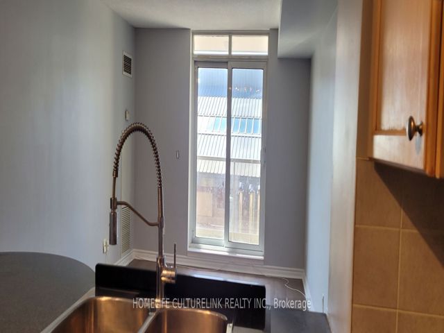 305 - 18 Kenaston Gdns
